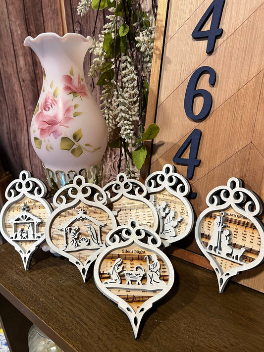 Holiday musical ornaments